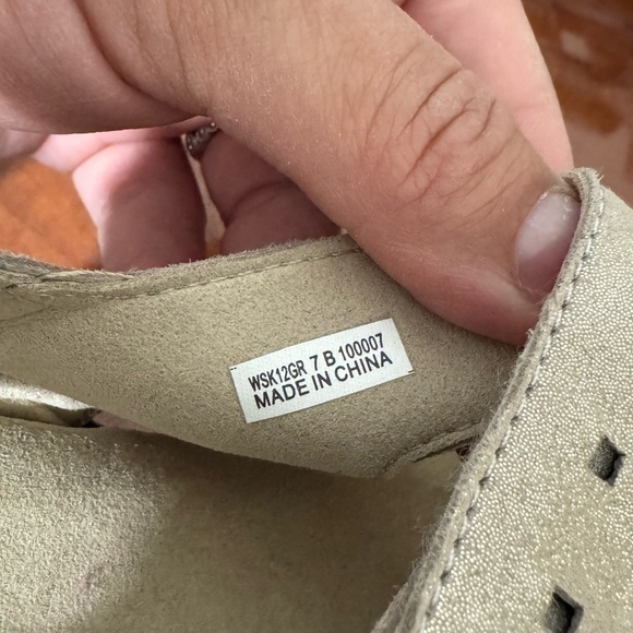 Aravon Women's Power Comfort Three Strap Heeled Tan Sandal Sz 7 - Picture 12 of 12